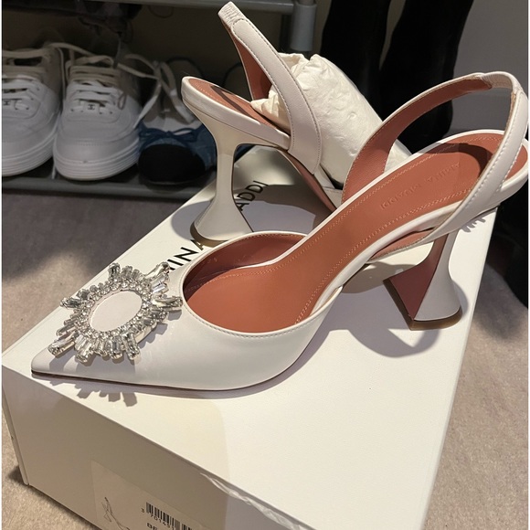 ** sold. Amina Muaddi Begum slings 38.5 - Picture 5 of 8